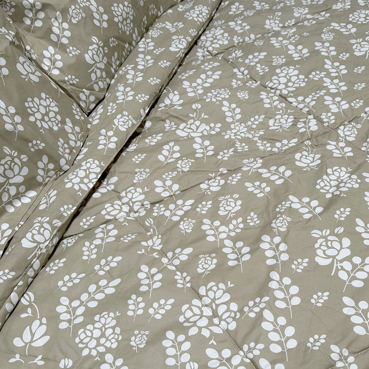 3 Pce Light Weight Comforter Set Queen/King Corbett Floral Outlines