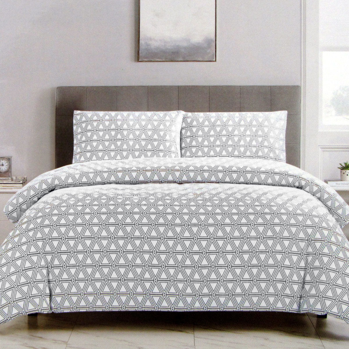 Black Triangle Geometric Pattern Printed Microfiber Polyester Quilt Cover Set Queen