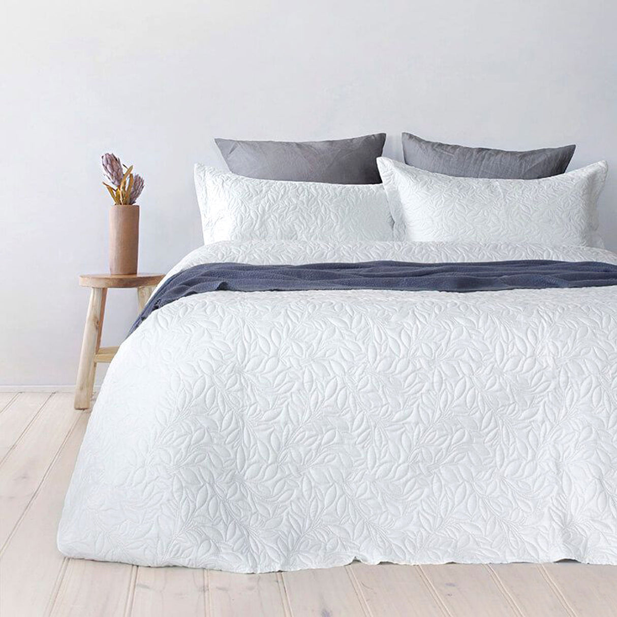 Botanica Embossed White Coverlet Set Queen/King