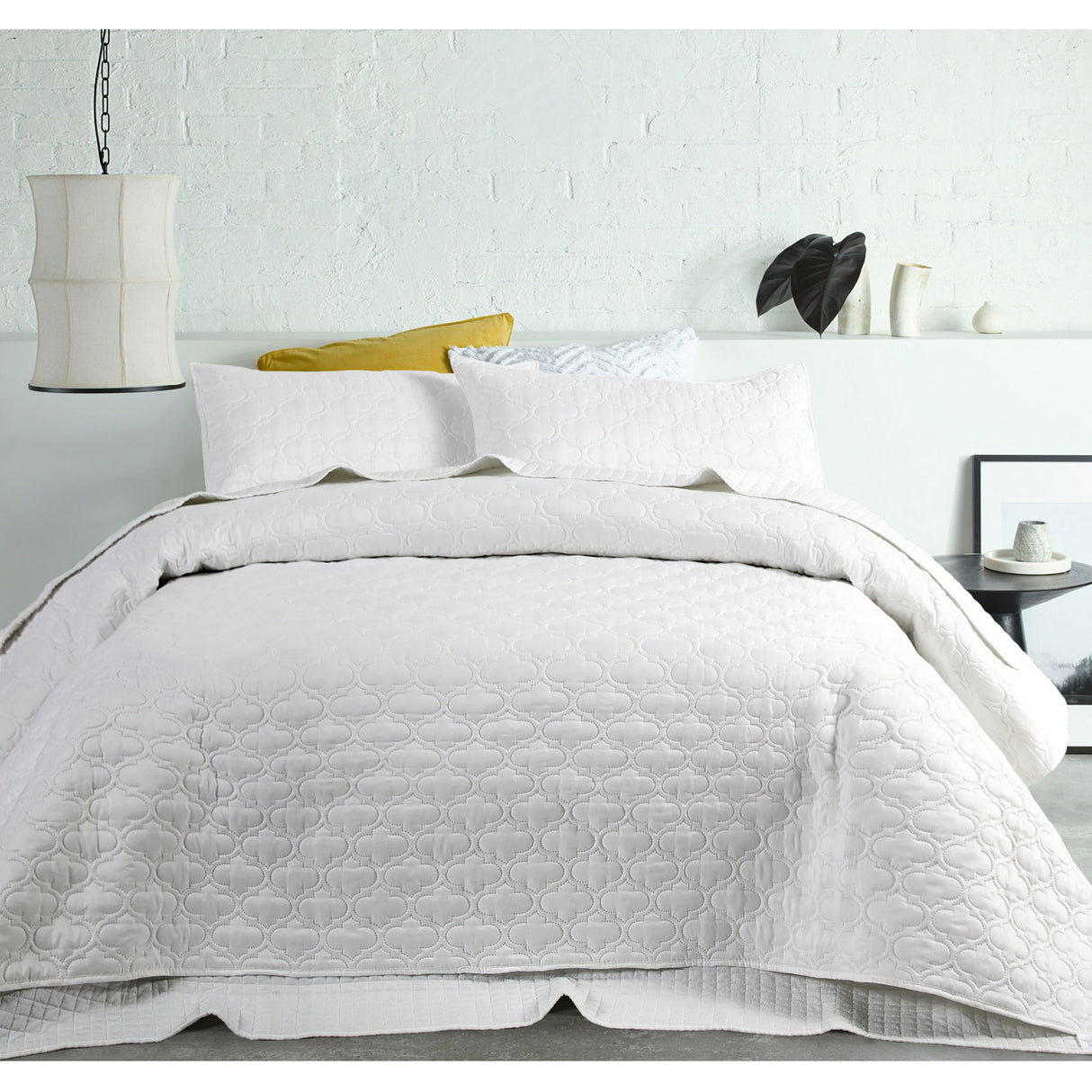 OPACO Coverlet Set Queen/King White