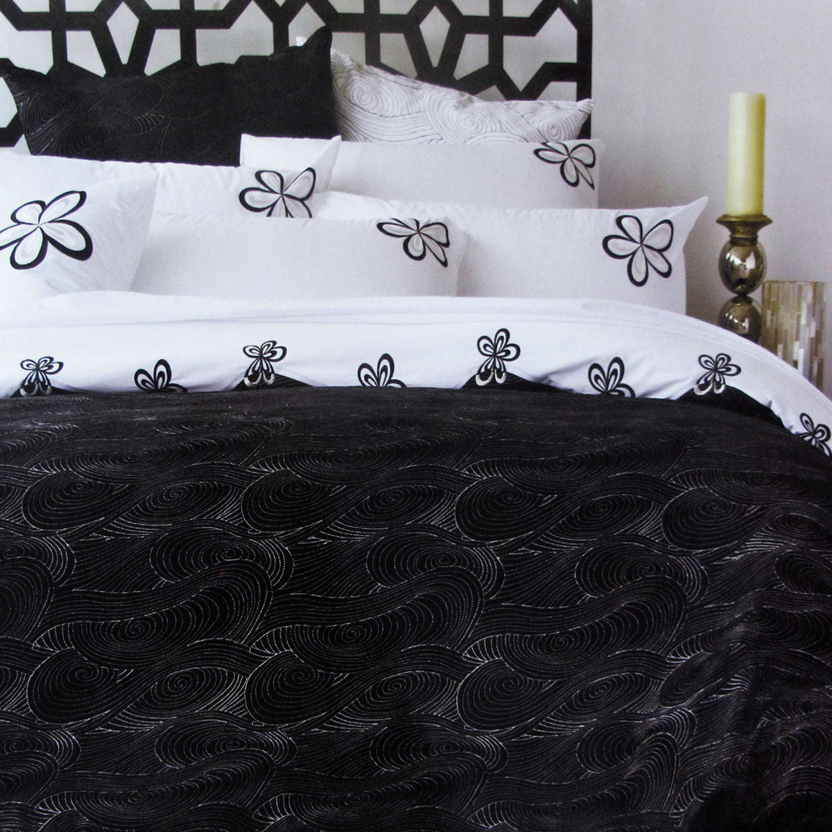 Hypnotic Black Quilt Cover Set Queen