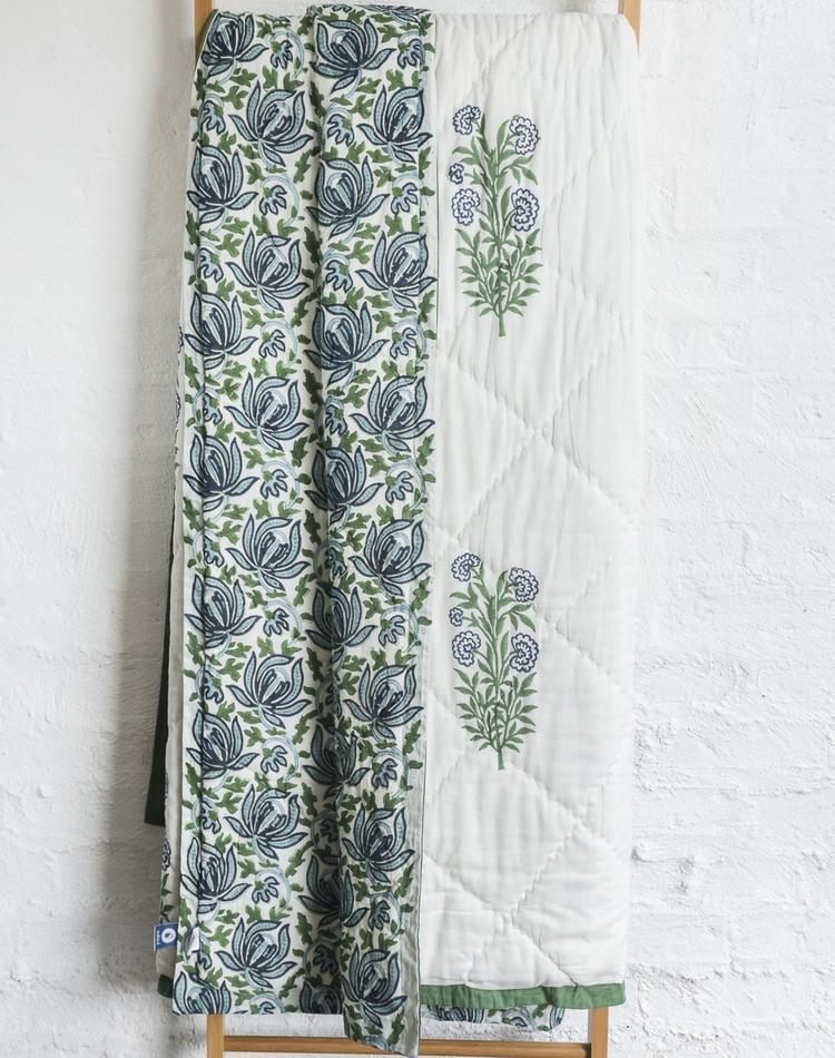 Iris Quilt Bedspread Throw Rug Queen Size