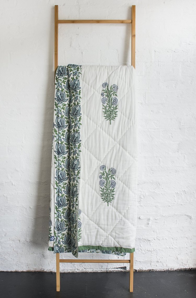 Iris Quilt Bedspread Throw Rug Queen Size