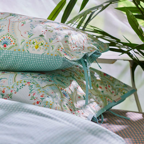 Curious Animals White Cotton Quilt Cover Set Queen