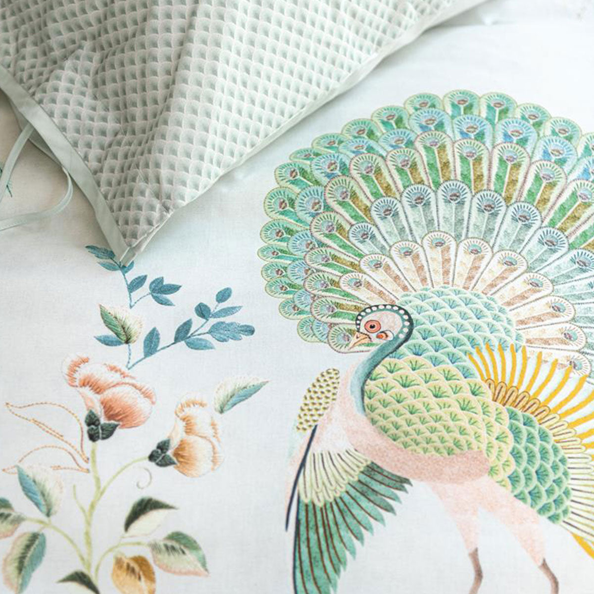 Japonica White Quilt Cover Set Queen